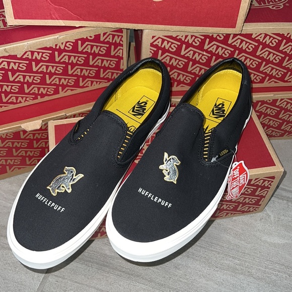 ⚡️ VANS CLASSIC SLIP ON HARRY POTTER HUFFLEPUFF SHOES NWT 🪄⚡️ - Picture 8 of 10